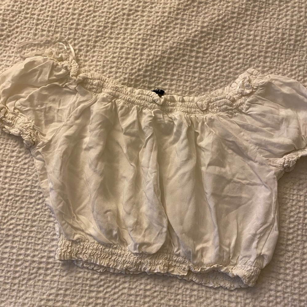 White crop top off the shoulder - Picture 2 of 4